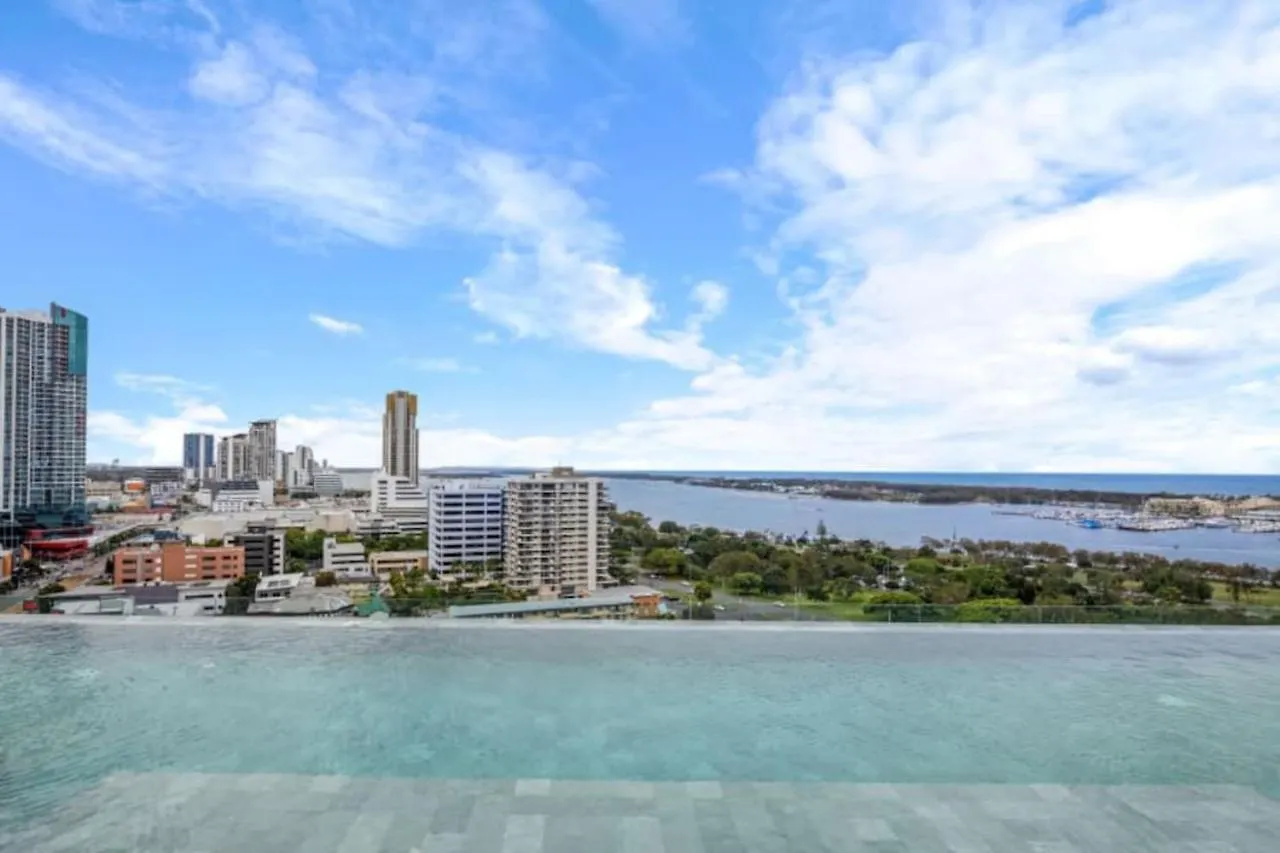 Διαμέρισμα Sweeping Ocean View Apt W Carpark And Rooftop Pool Χρυσή Ακτή