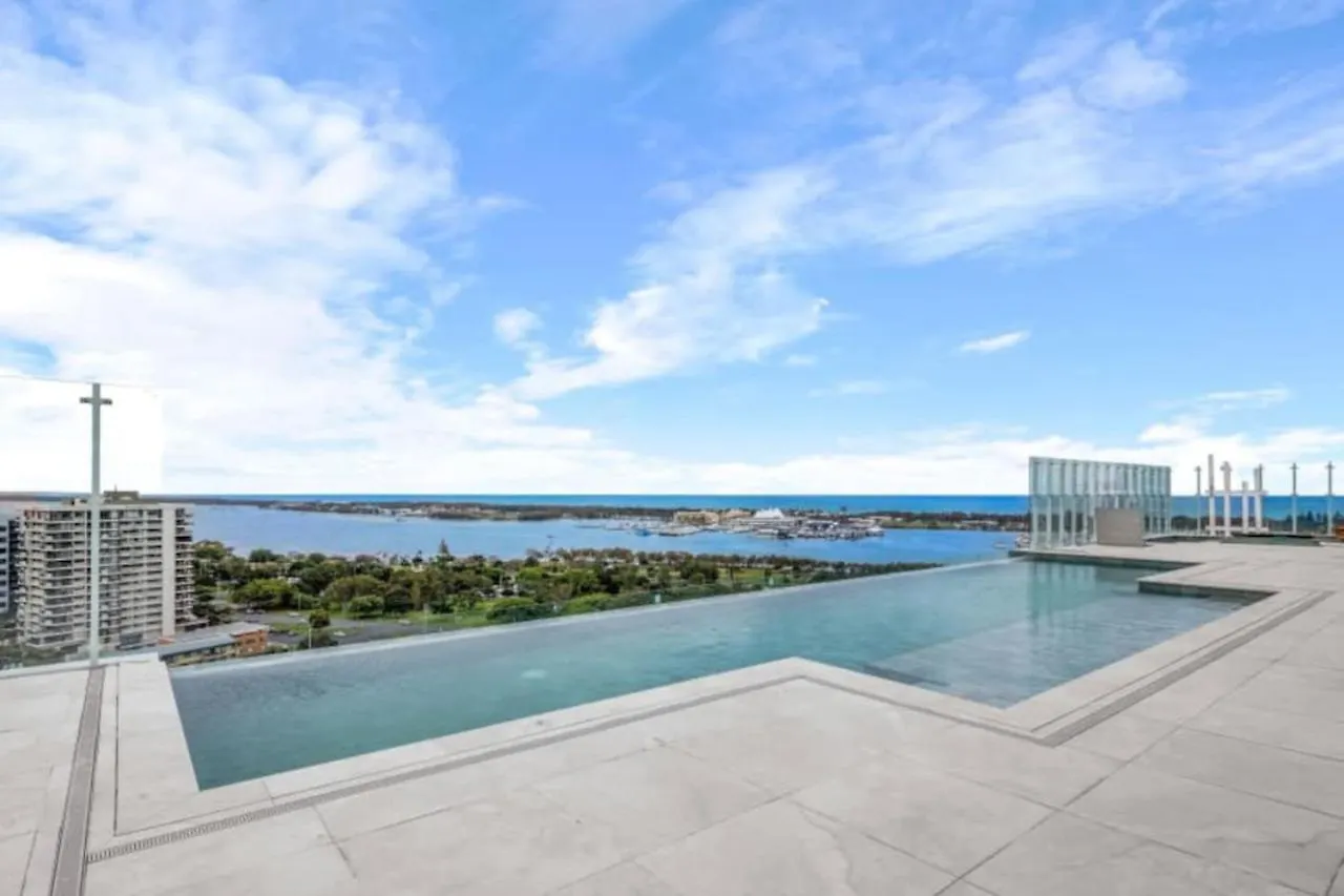 Sweeping Ocean View Apt W Carpark And Rooftop Pool Χρυσή Ακτή Αυστραλία